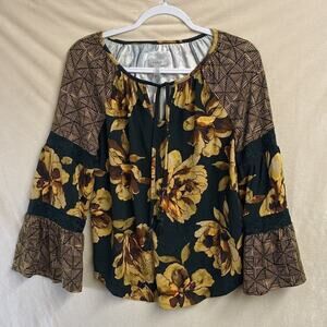 NWT Cupio women small blouse, bohemian lace trim bell sleeve boho, hippie